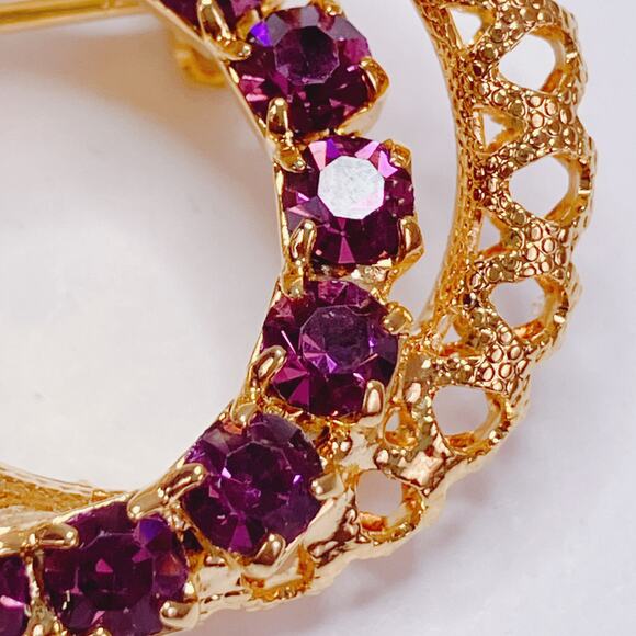 VTG Mid Century Gold Tone Purple Prong Set Rhinestone Wreath Brooch 1960s Pin - Picture 4 of 8